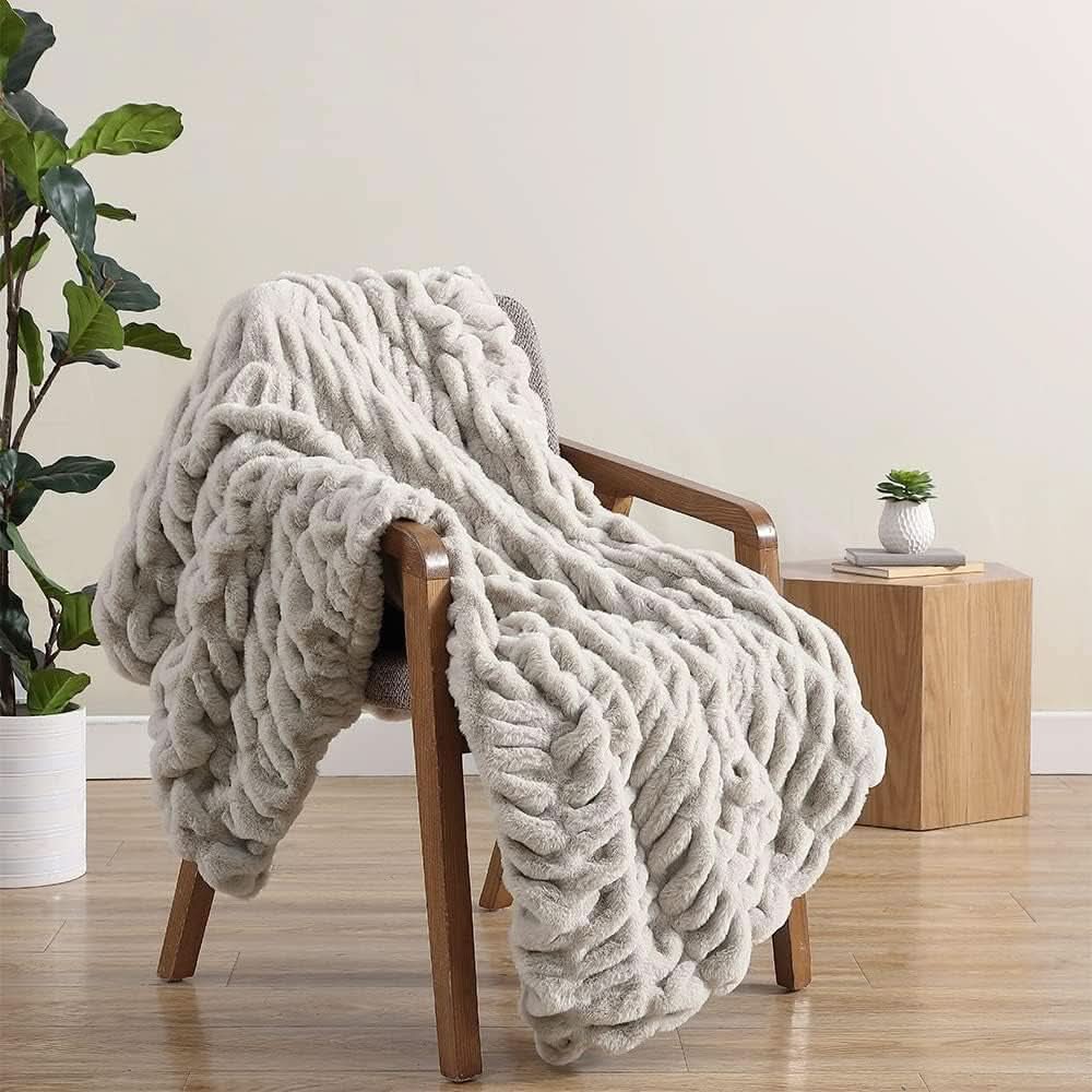 Soft and lightweight fleece blanket