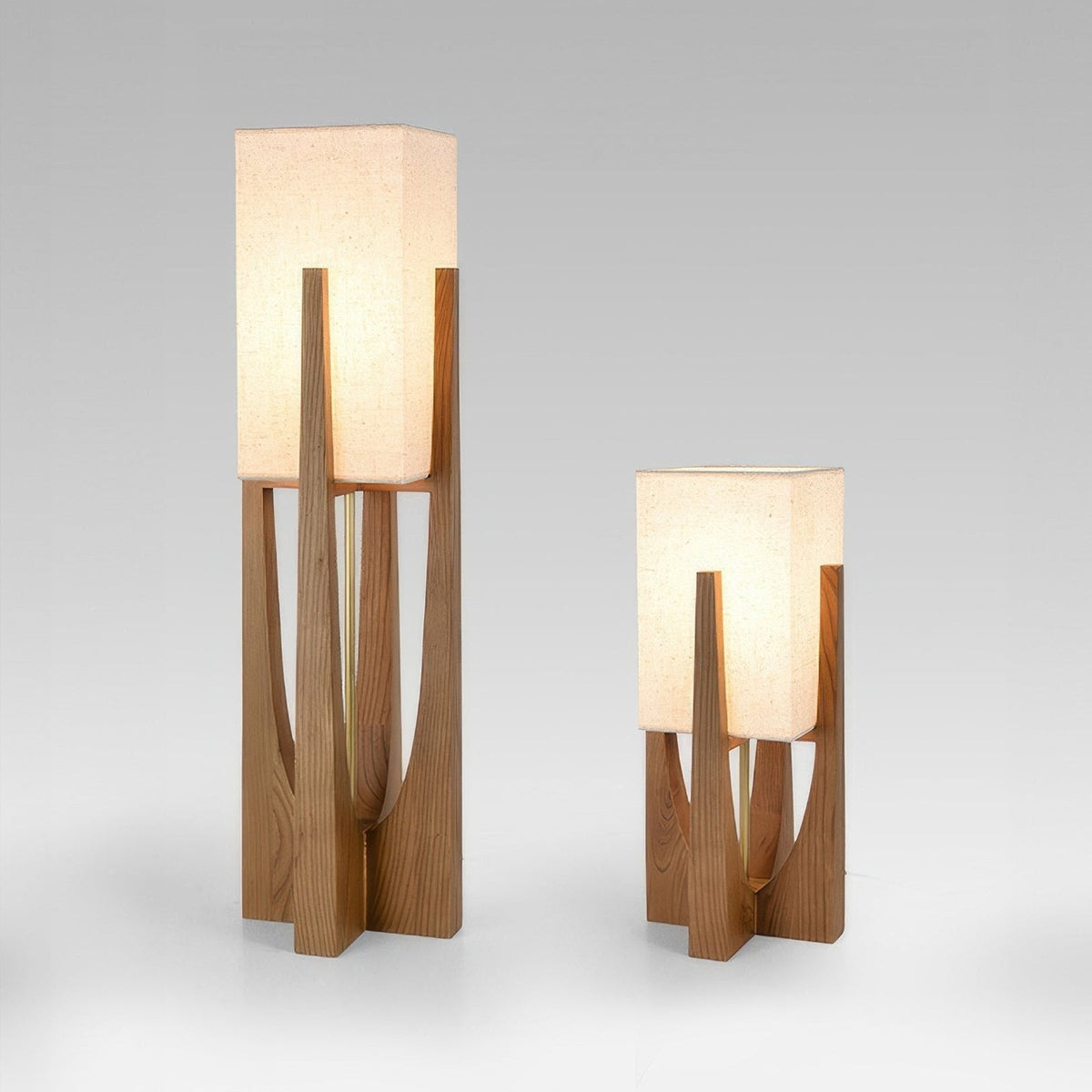 Lampadaire en bois avec abat-jour