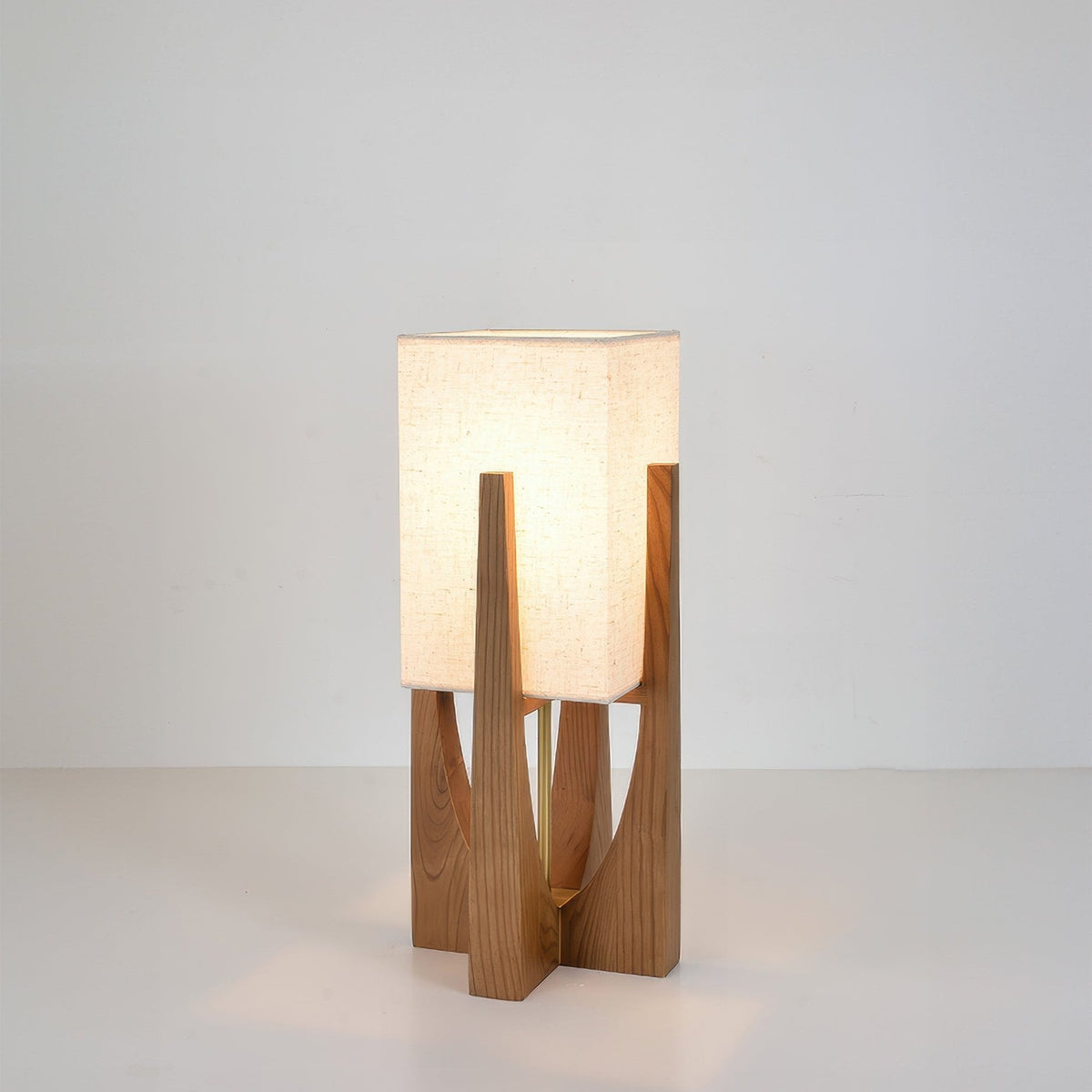 Lampadaire en bois avec abat-jour
