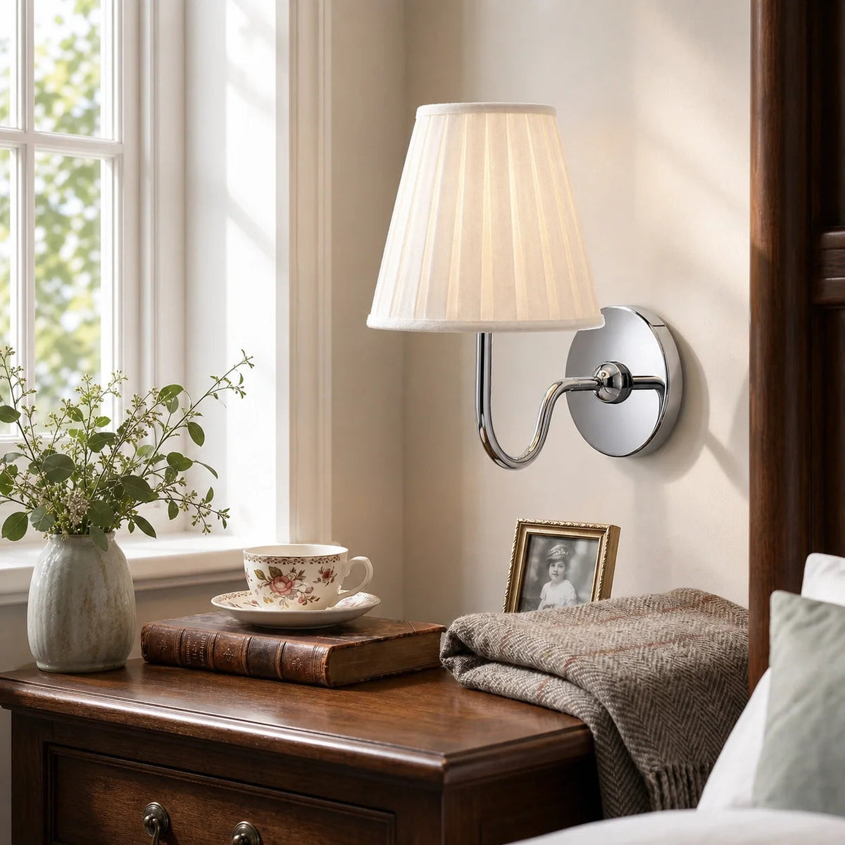 Wall lamp with a pleated shade