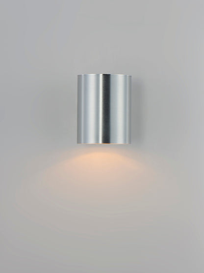 Single-light outdoor wall lamp