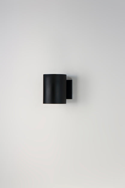Single-light outdoor wall lamp