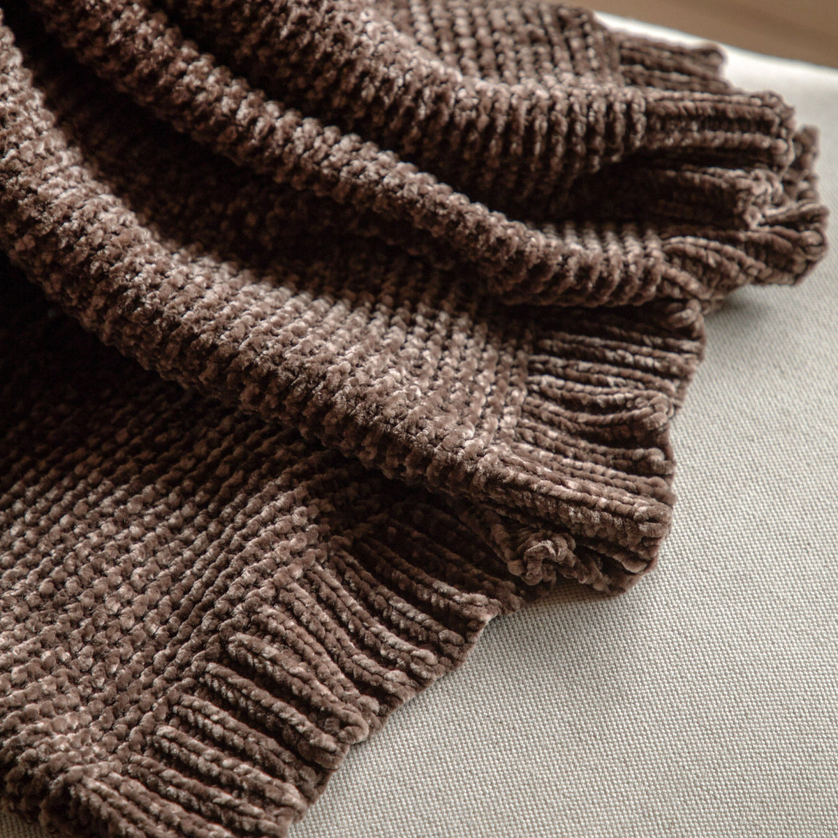 Couverture en chenille à grosse maille