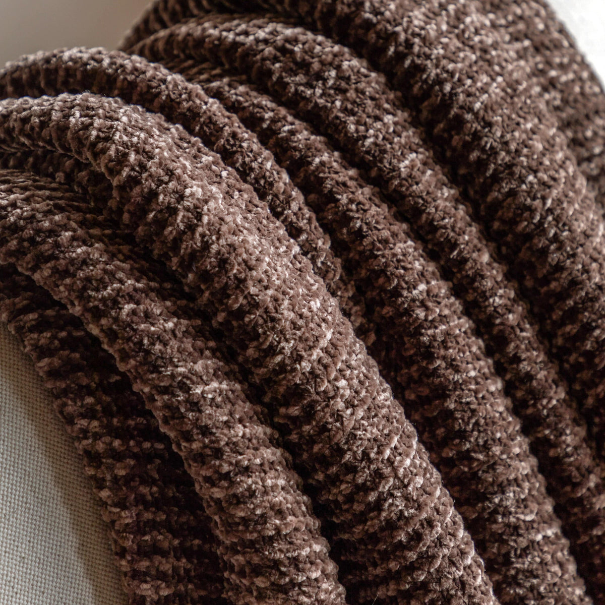 Couverture en chenille à grosse maille