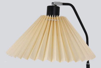 Lampa podłogowa plisowana