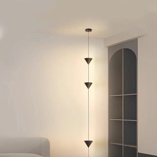 Lampa podłogowa stożkowa
