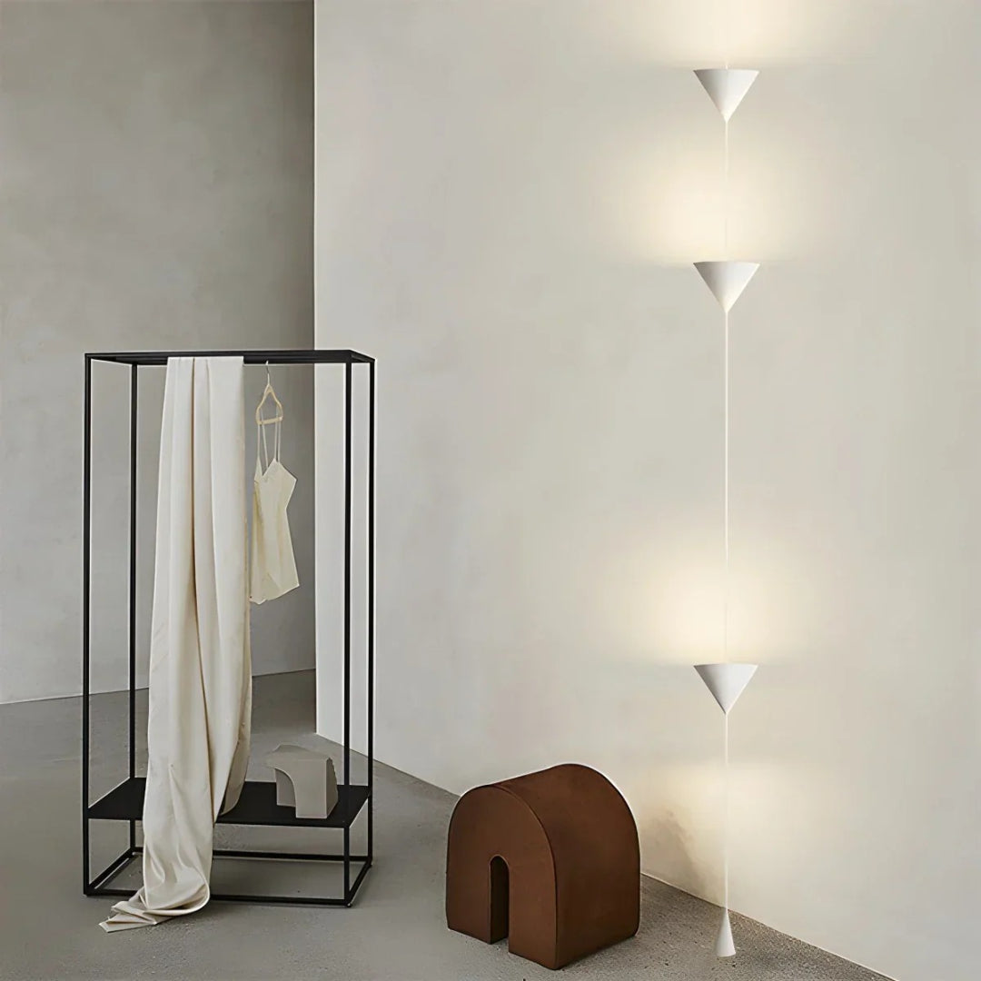 Kuželová stojací lampa