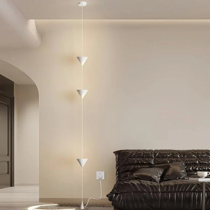 Kuželová stojací lampa