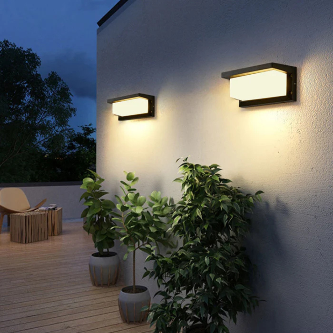 Lampa ścienna z czujnikiem ruchu
