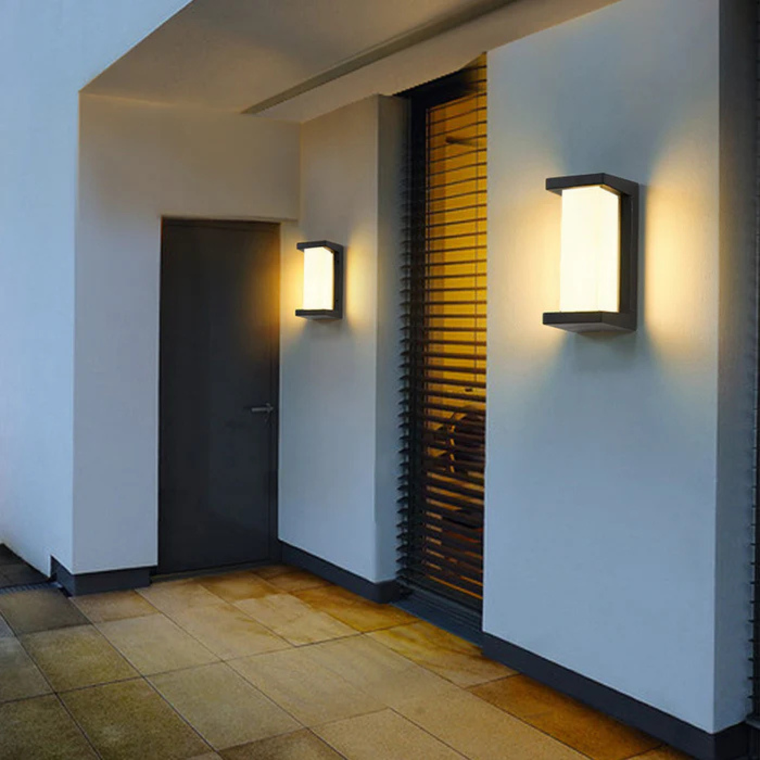 Lampa ścienna z czujnikiem ruchu