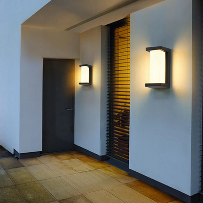 Lampa ścienna z czujnikiem ruchu