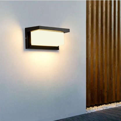 Lampa ścienna z czujnikiem ruchu