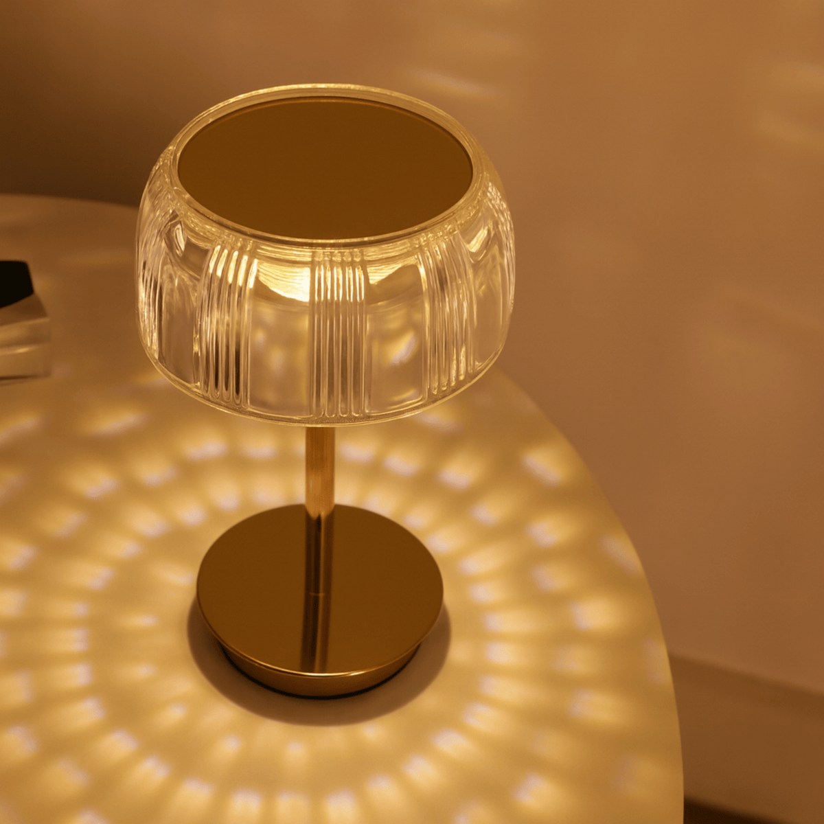 Lampa stołowa LED ryflowana
