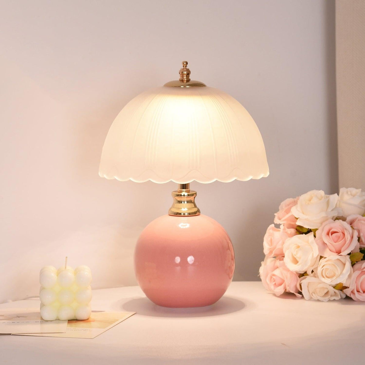 Stolní lampa se skleněným stínidlem