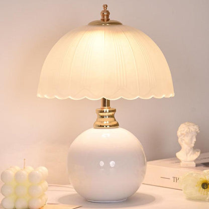 Stolní lampa se skleněným stínidlem