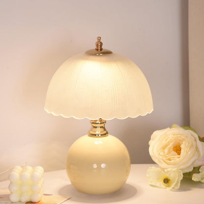 Stolní lampa se skleněným stínidlem