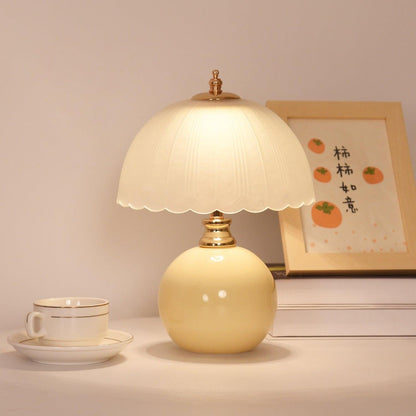 Stolní lampa se skleněným stínidlem