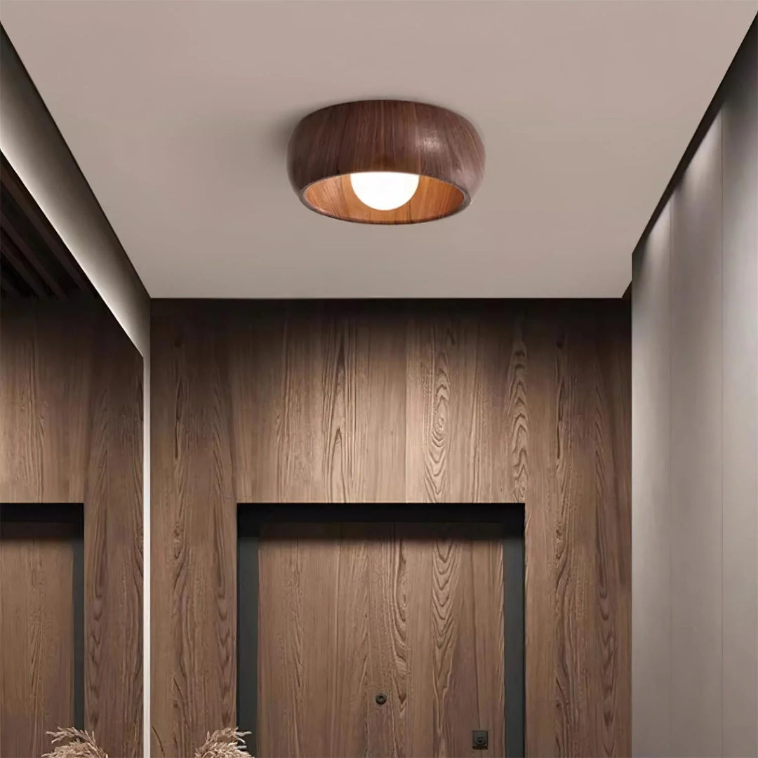Round wood-effect ceiling lamp