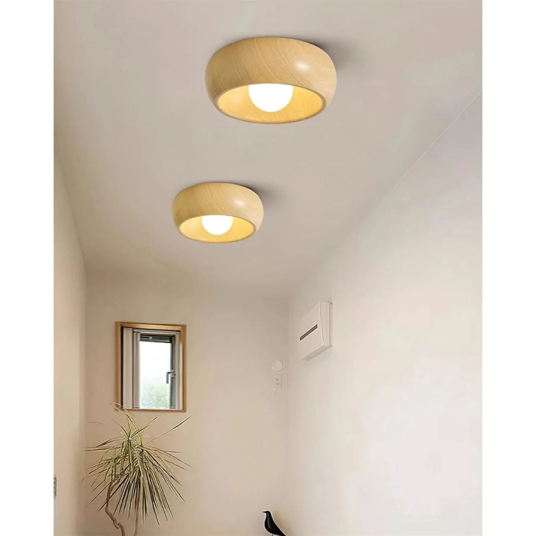 Round wood-effect ceiling lamp