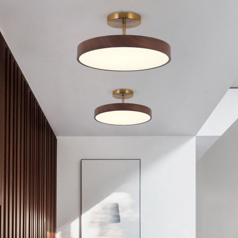 Stropní LED lampa s dřevěným vzhledem