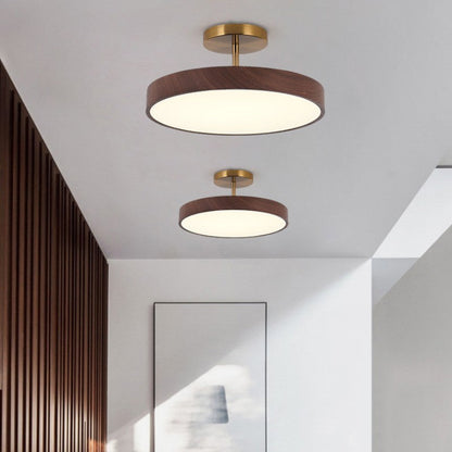 Stropní LED lampa s dřevěným vzhledem