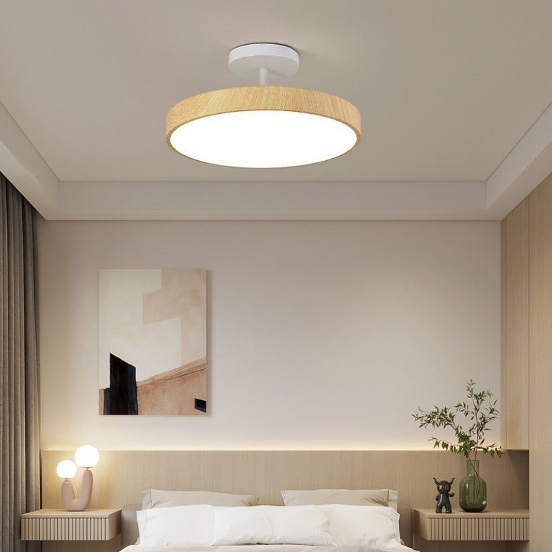 Stropní LED lampa s dřevěným vzhledem