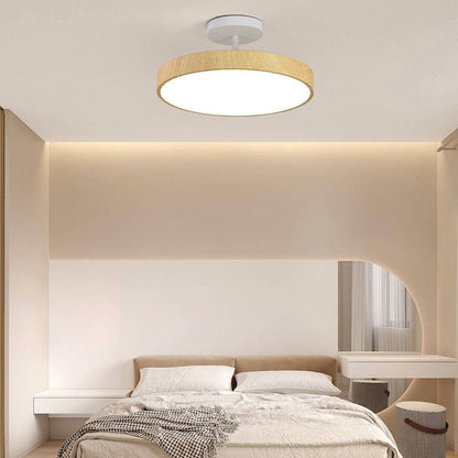 Stropní LED lampa s dřevěným vzhledem