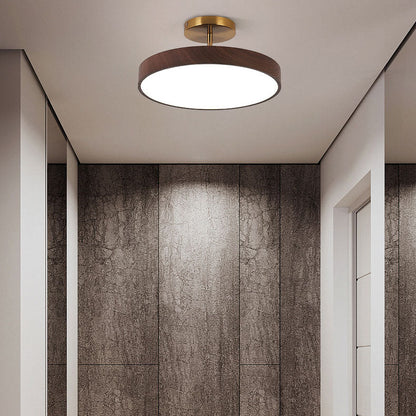 Stropní LED lampa s dřevěným vzhledem