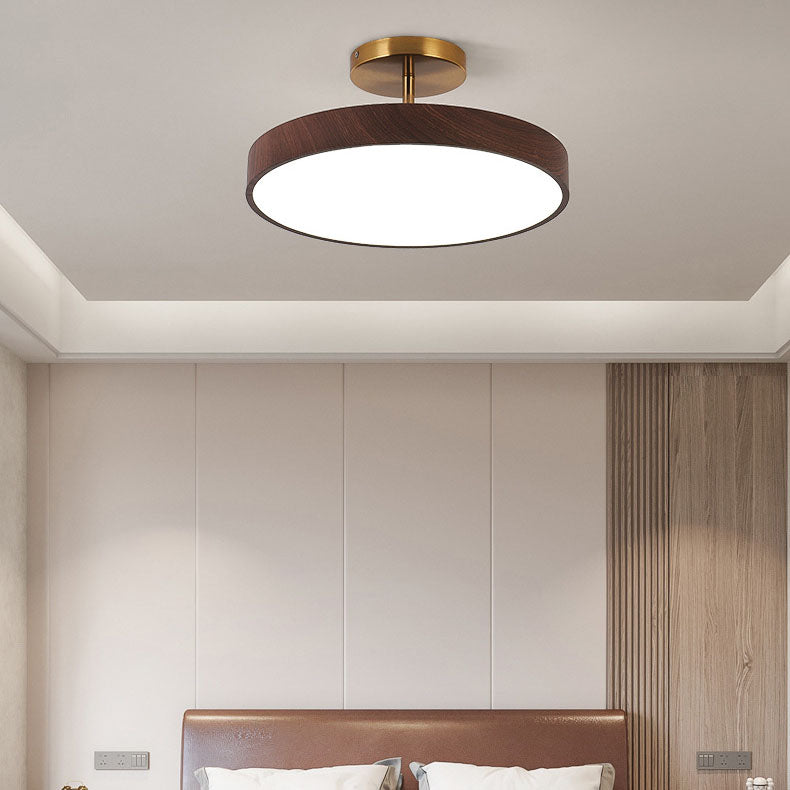 Stropní LED lampa s dřevěným vzhledem