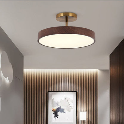 Stropní LED lampa s dřevěným vzhledem