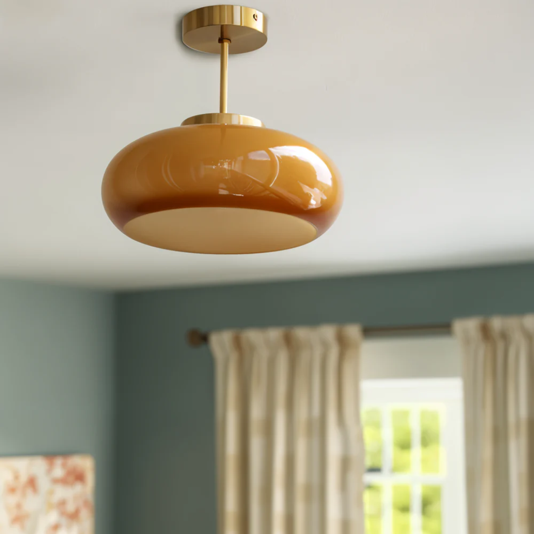 Stropní lampa se skleněným stínidlem