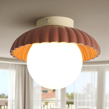 Lampa sufitowa z kloszem muszlowym