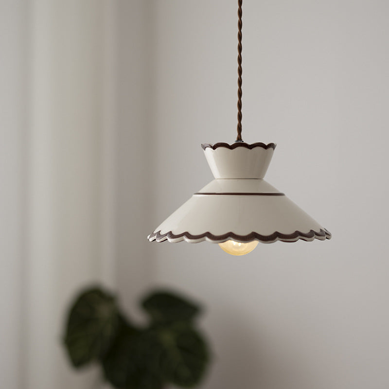 Lampa wisząca ceramiczna falbankowa