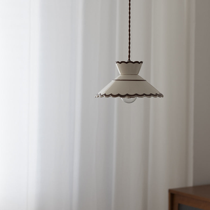 Lampa wisząca ceramiczna falbankowa