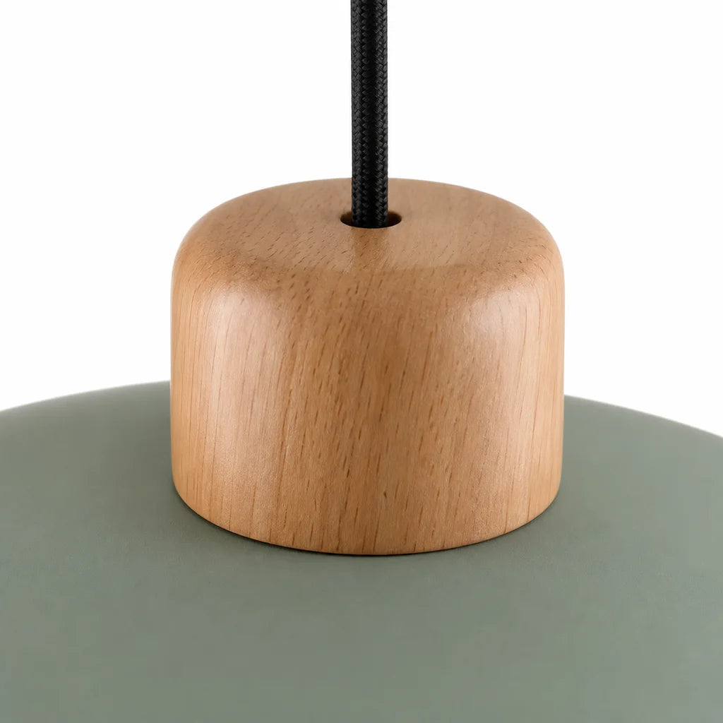Lampa wisząca z drewnianym elementem