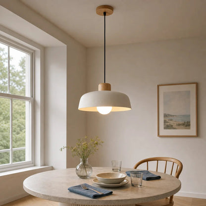 Lampa wisząca z drewnianym elementem