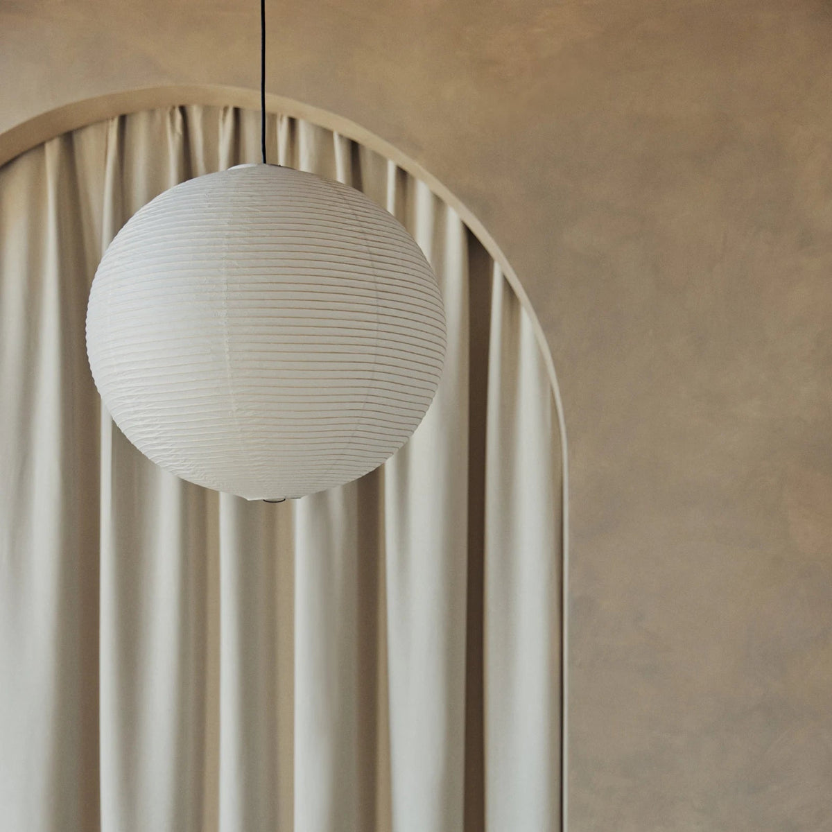 Paper sphere pendant lamp