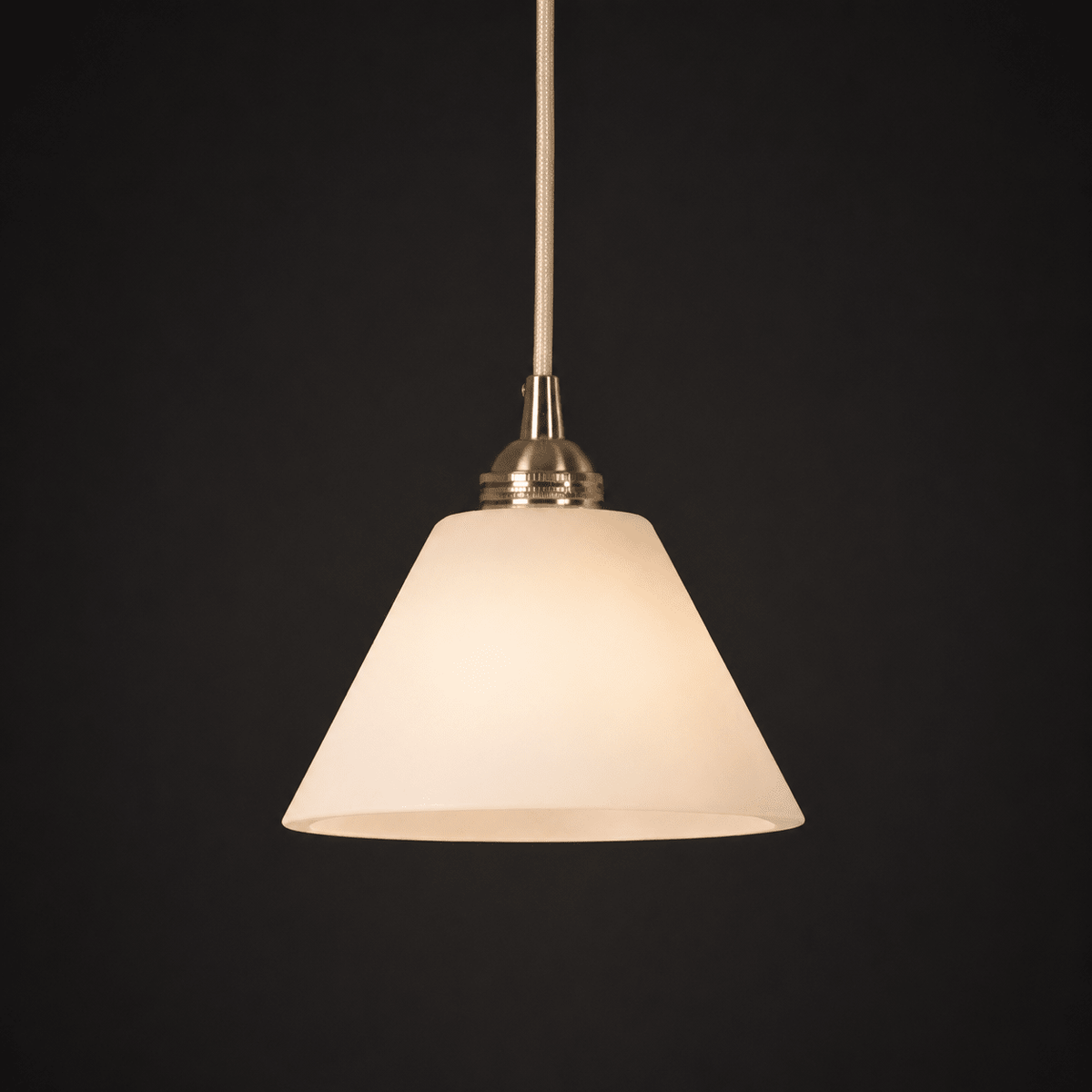 Kuželové závěsné svítidlo z alabastru
