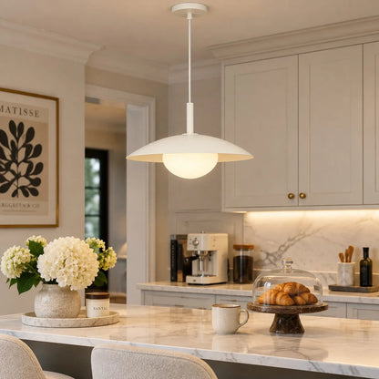 Lampe suspendue en forme d’assiette