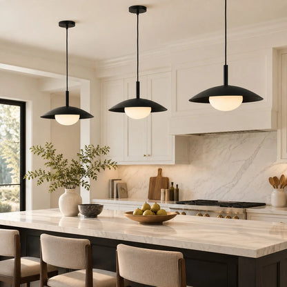 Lampe suspendue en forme d’assiette