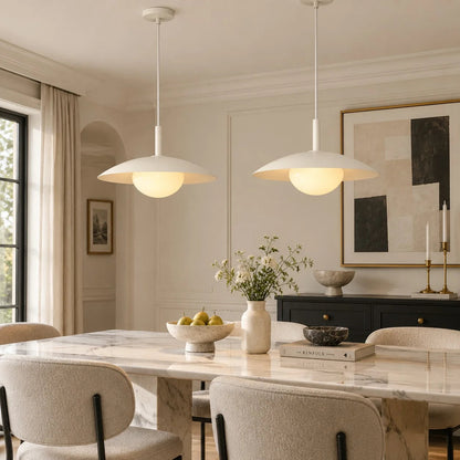 Lampe suspendue en forme d’assiette