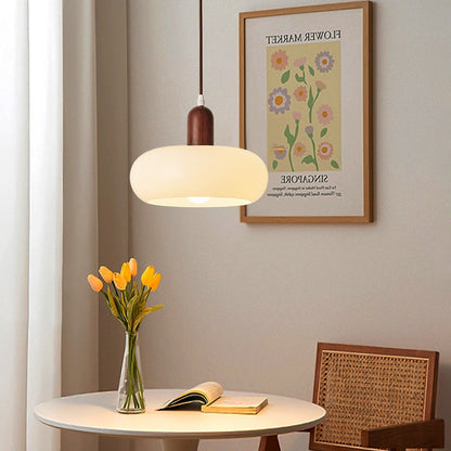 Lampa wisząca z owalnym kloszem