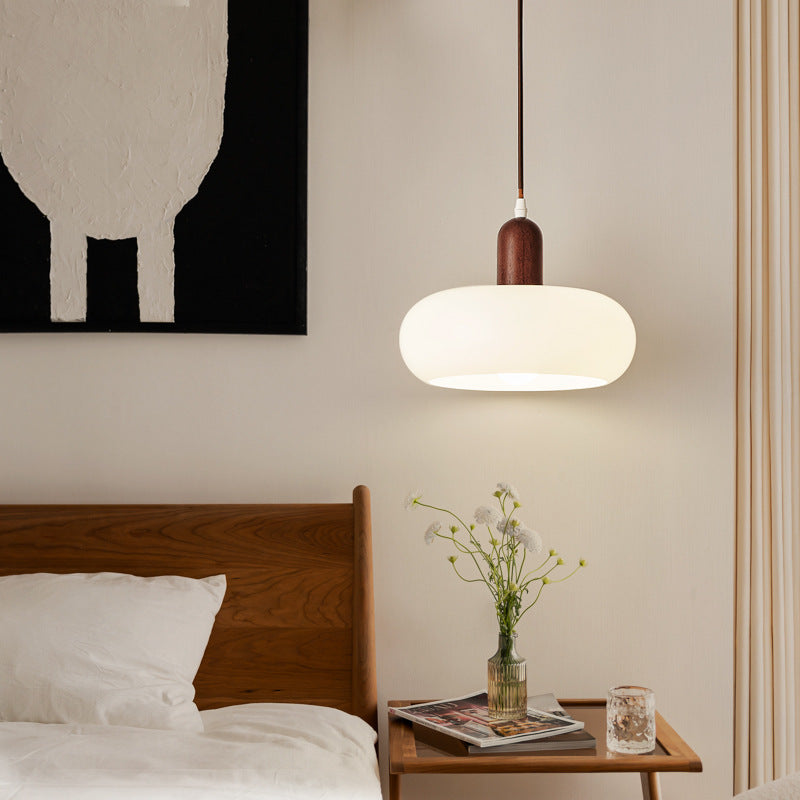 Lampa wisząca z owalnym kloszem
