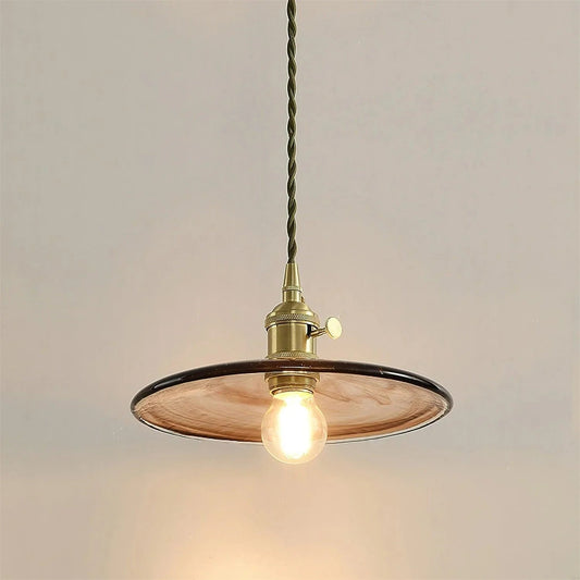 Lampa wisząca ze szklanym kloszem