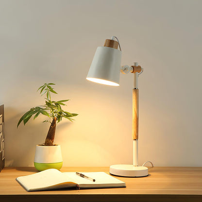 Lampka biurkowa z regulowanym kloszem
