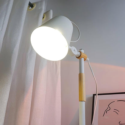Lampka biurkowa z regulowanym kloszem