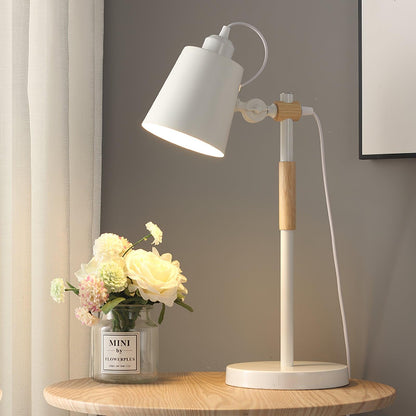 Lampka biurkowa z regulowanym kloszem