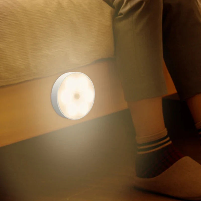 Motion sensor bedside lamp