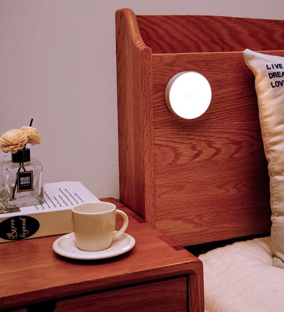Motion sensor bedside lamp
