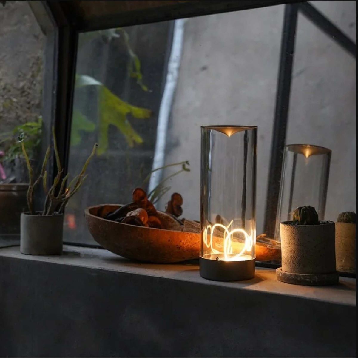 Válcová stolní LED lampička